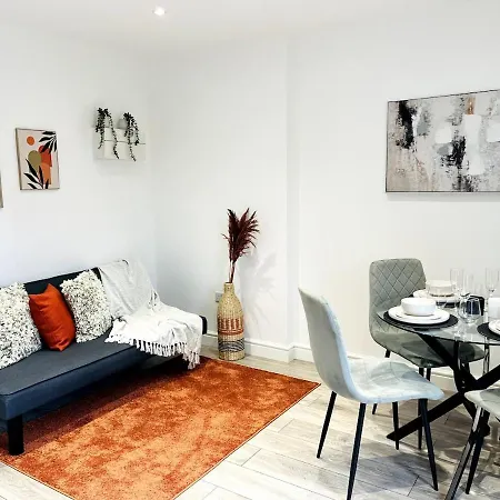 Stunning Apartment -Quick Access To Central London
